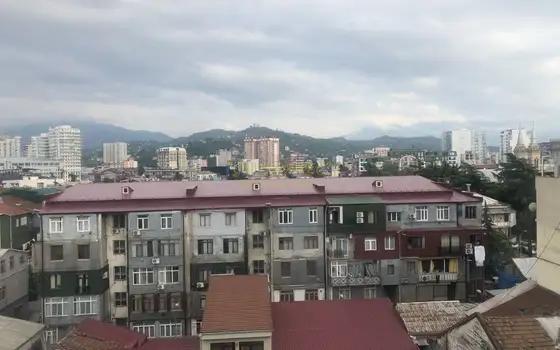 Продается квартира на седьмом этаже в центре старого города Батуми шикарним видом на горы, море и город.