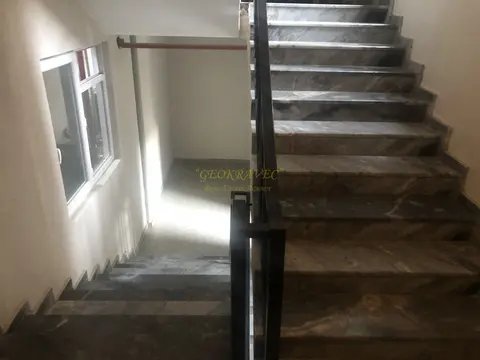 Продается квартира на седьмом этаже в центре старого города Батуми шикарним видом на горы, море и город.