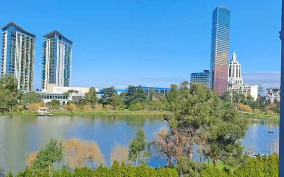 Spacious Apartment Near 6 May Park and the Sea - image 1