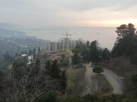 Земельный участок с видом на море в тихом районе.