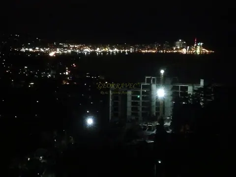 Земельный участок с видом на море в тихом районе.