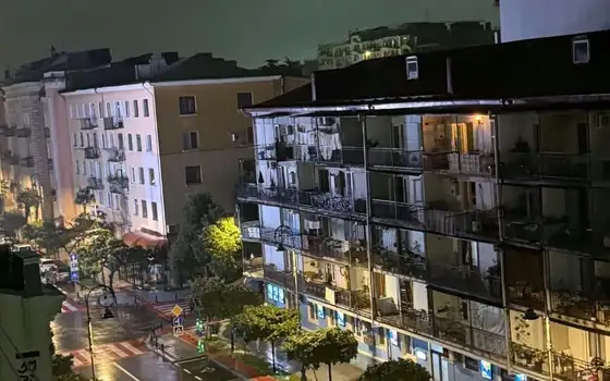 ნათელი ბინა პარკის ხედით ძველი ბათუმის გულში, ფოტო 2