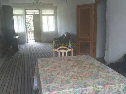 Продается частный дом в тихом районе в Чакви.