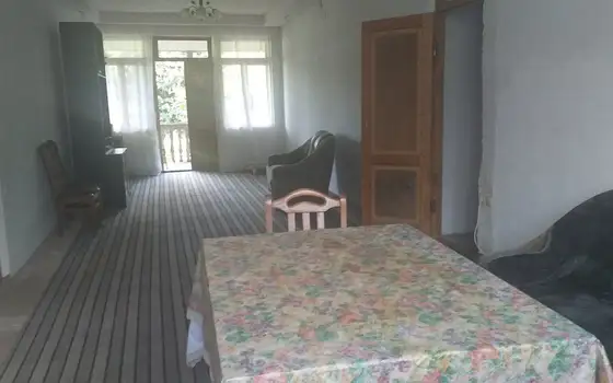 Продается частный дом в тихом районе в Чакви.
