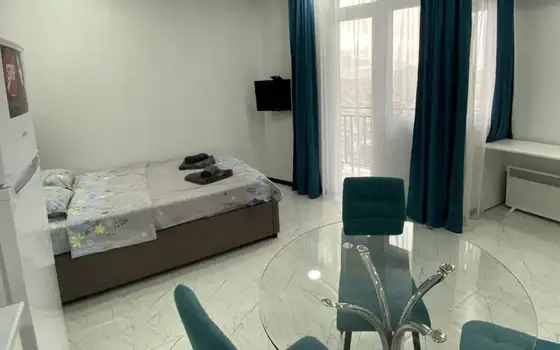 Студия с ремонтом и балконом в старом Батуми, фото 4