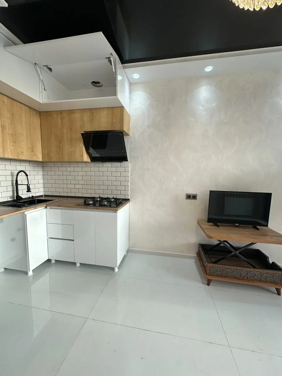 Renovated Studio with Balcony in Accent Home, photo 1
