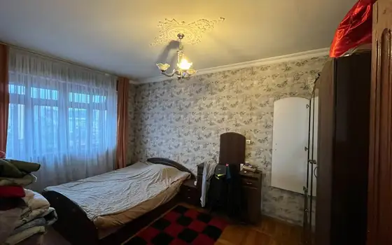 3-ოთახიანი ბინა აივნით აღმაშენებლის ქუჩაზე - სურათი 1