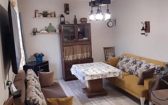 Продается частный дом в тихом районе с видом на горы.