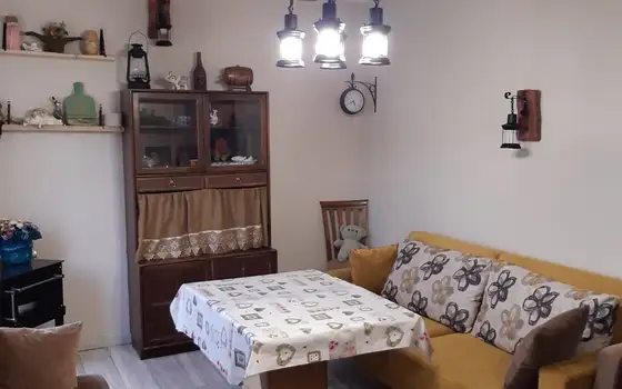 Продается частный дом в тихом районе с видом на горы.