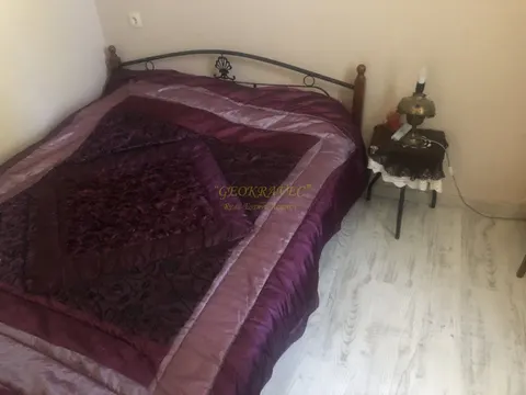 Продается частный дом в тихом районе с видом на горы.