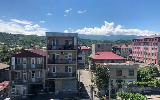 Продается пяти этажный корпус с ремонтом и мебелью в городе Батуми.