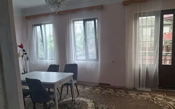 ორსართულიანი სახლი ეზოთი ბათუმის მშვიდ უბანში, ფოტო 5
