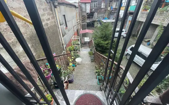 Spacious Second Floor Home in Old Batumi, photo 12