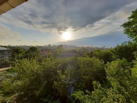 Продается земельный участок с видом на море и город Батуми.