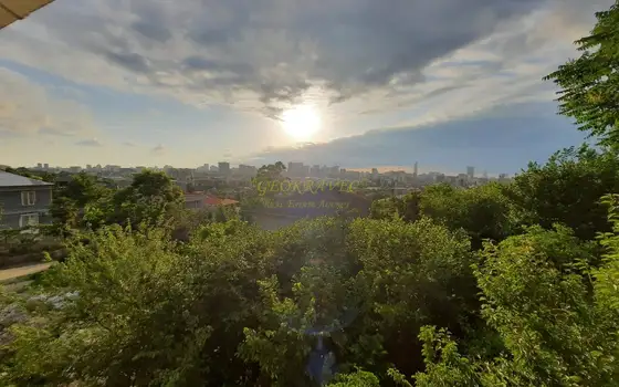 Продается земельный участок с видом на море и город Батуми.