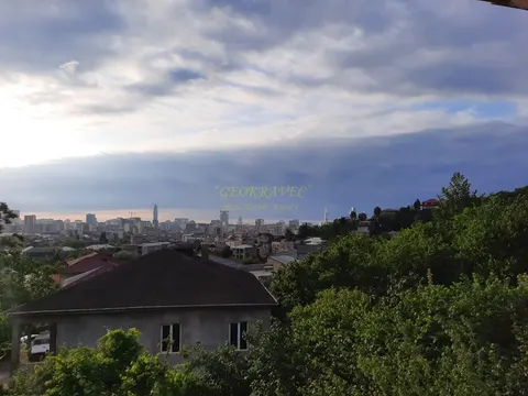 Продается земельный участок с видом на море и город Батуми.