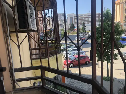 Продается пяти комнатная квартира с ремонтом и мебелью со своим гаражом.