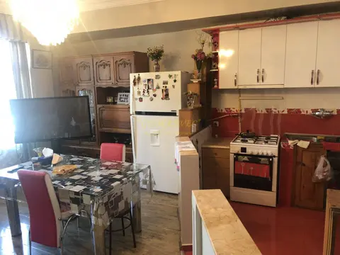 Продается пяти комнатная квартира с ремонтом и мебелью со своим гаражом.