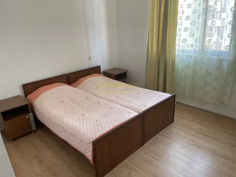 Продается коммерческая площадь  с многопрофильным бизнесом оживленном месте в центре города Кобулети.