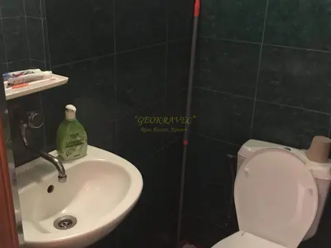 Продается 3-х этажная квартира в центре старого Батуми, выгодно под хостел.