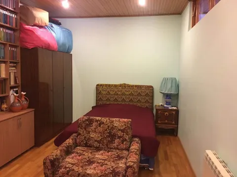 Продается 3-х этажная квартира в центре старого Батуми, выгодно под хостел.