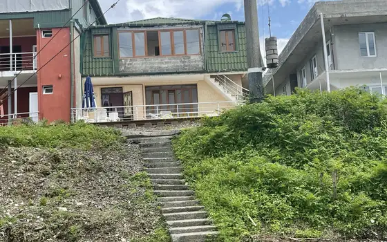 Продается трехэтажный дом гостиничного типа на берегу Черного моря в Чакви.