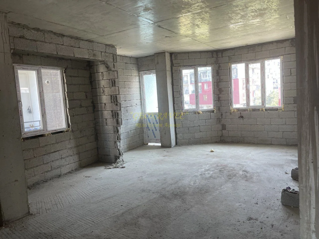 Продается 6 - этажный корпус обшей площадью 1080 кв. в городе Батуми.