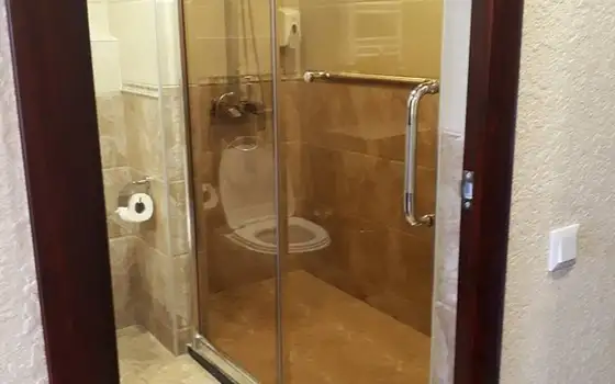 Продается действующий отель на горнолыжном курорте Бакуриани.