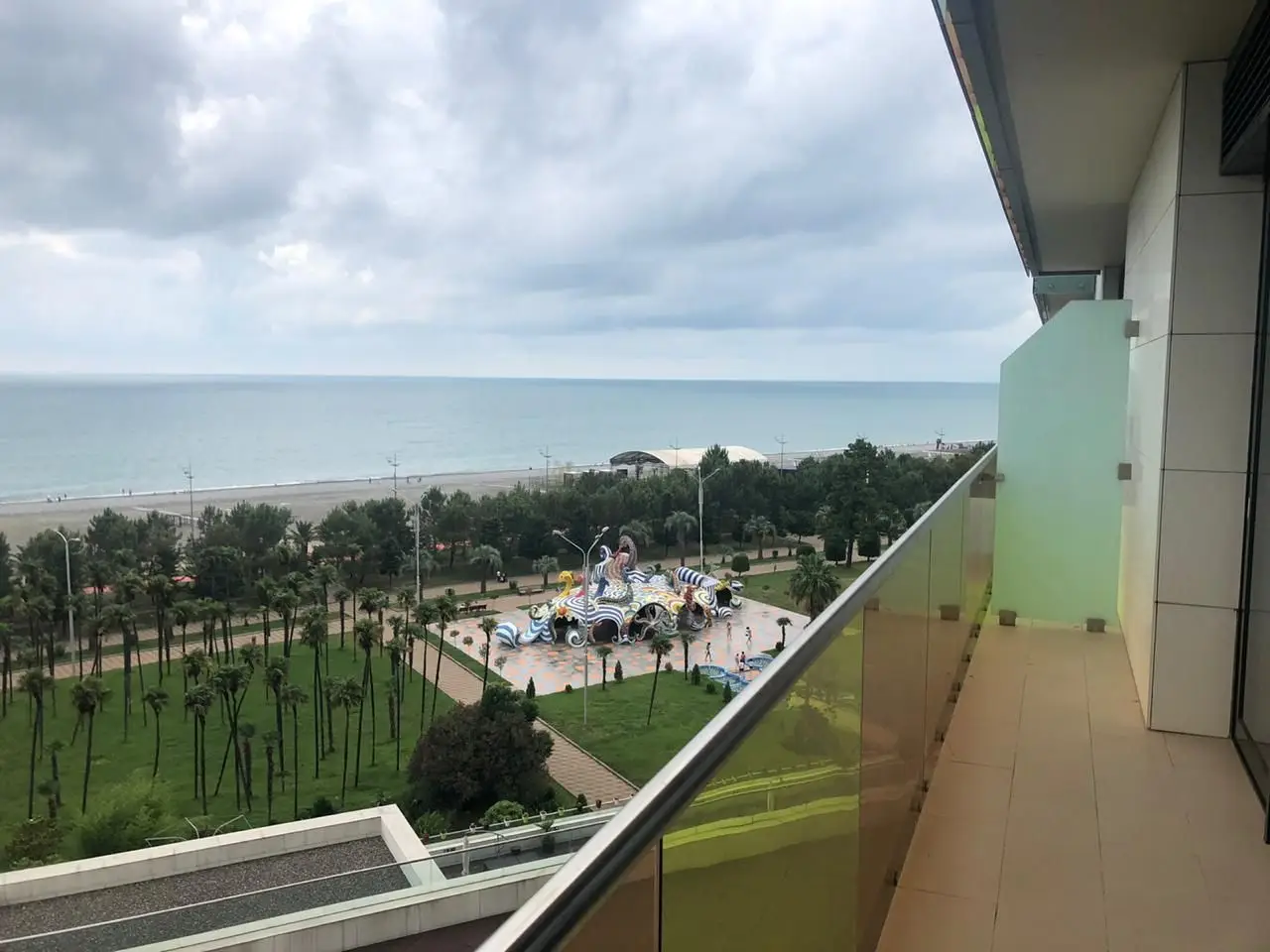 1-Bedroom Seafront Apartment with Views, photo 1