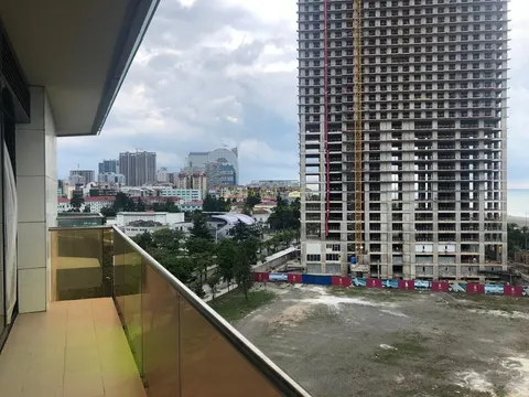 Продается квартира в гостиничном комплексе "Hilton Batumi" с видом на море.