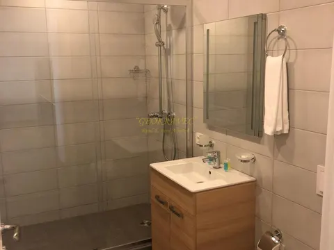Продается квартира в гостиничном комплексе "Hilton Batumi" с видом на море.