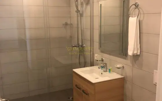 Продается квартира в гостиничном комплексе "Hilton Batumi" с видом на море.