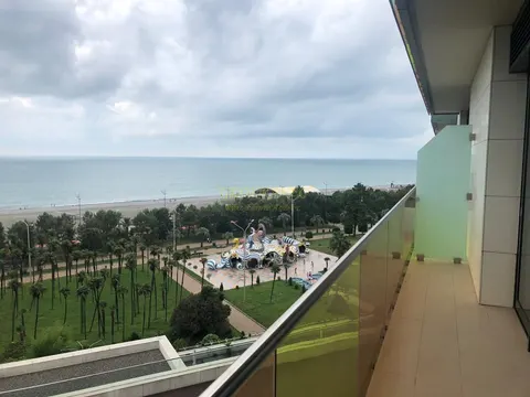 Продается квартира в гостиничном комплексе "Hilton Batumi" с видом на море.