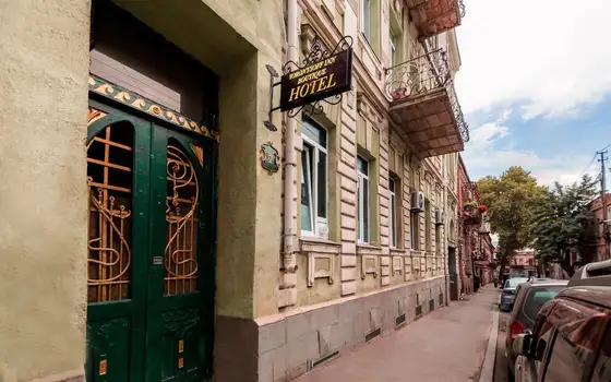 Продается гостиница на 8 номеров в исторической части Тбилиси.