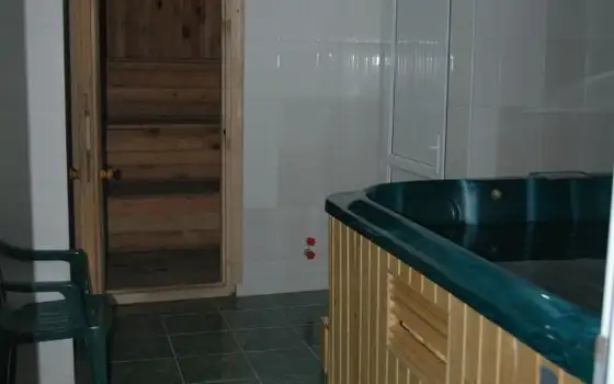 Продается 25 комнат на продажу на горнолыжном курорте в Бакуриани с крытым бассейном и казино.