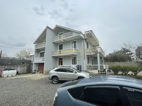 Продается частный дом на берегу Черного моря в Чакви.