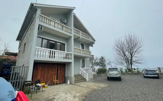 Продается частный дом на берегу Черного моря в Чакви.