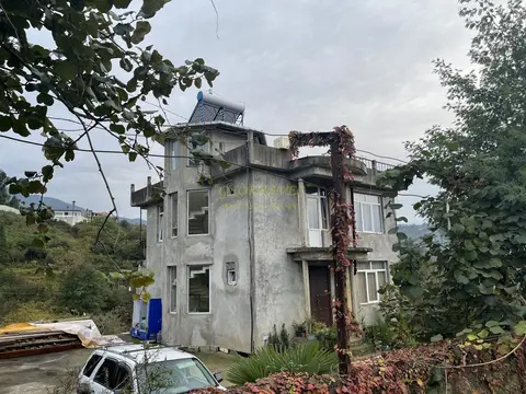 Продается частный дом в 3-х км от Батуми с прекрасным видом на горы. - სურათი 1