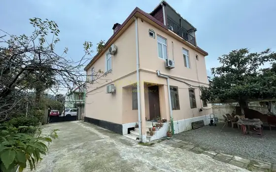 Продается частный дом гостиничного типа с ремонтом и мебелью в тихом и спокойном месте города Батуми. - სურათი 1