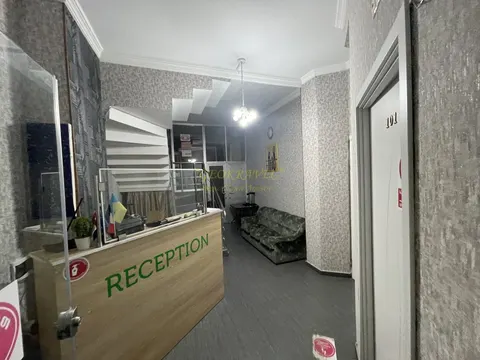 Продается 15-комнатная гостиница в Старом Батуми в туристическом месте у моря.