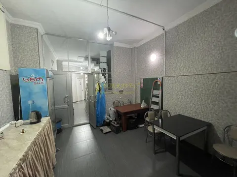 Продается 15-комнатная гостиница в Старом Батуми в туристическом месте у моря.