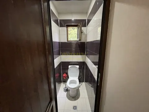 Продаётся частный дом с ремонтом и земельным участком.