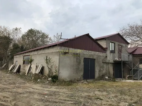 Сдается в аренду земельный участок с помещением  в производственной зоне в Хелвачаури. Аджария.