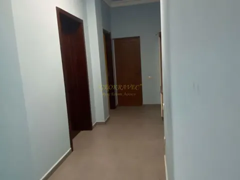 Отремонтированное, светлое офисное помещение на многолюдной улице в Батуми.