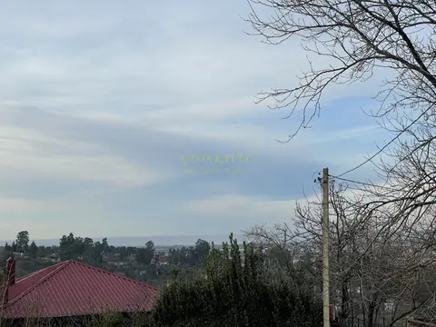 Сельскохозяйственная земля в пригороде Батуми у реки.