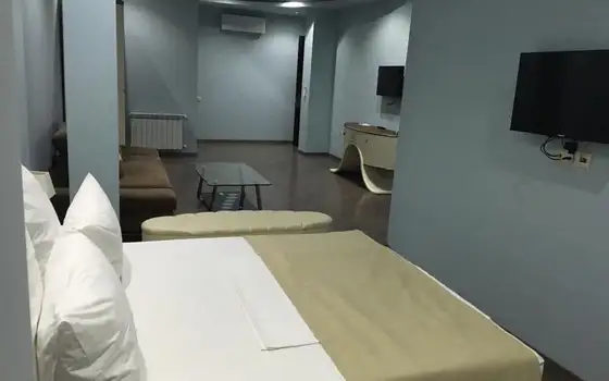 Прекрасный действующий отель в центральной части города, на территории старого Батуми.
