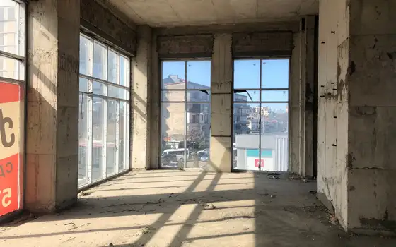 Коммерческая площадь в центре города в бизнес центре в Батуми плаза.