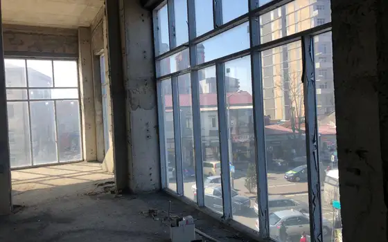 Коммерческая площадь в центре города в бизнес центре в Батуми плаза.