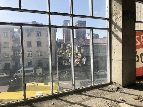 Коммерческая площадь в центре города в бизнес центре в Батуми плаза. - изображение 1