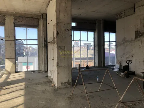 Коммерческая площадь в центре города в бизнес центре в Батуми плаза.